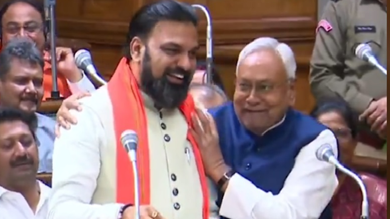 नीतीश के इस्तीफे के बाद भाजपा असमंजस में, फैसला क्यों टल रहा है?